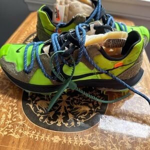 Off-White x Wmns Air Zoom Terra Kiger 5 - Electric Green' - Size 8 - Used